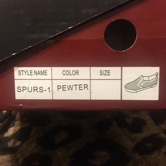 Slip on - Picture 2 of 2